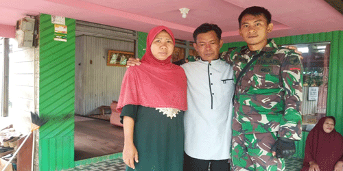 TMMD, Gelar Foto Bersama Dengan Keluarga Asuh Sebagai Kenangan