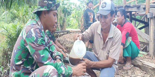 Senyum Bangga Satgas TMMD Bersama Warga