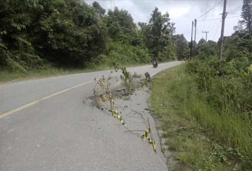 Awas, Satu Titik di Jalan Nasional Muara Teweh-Kandui Ambles