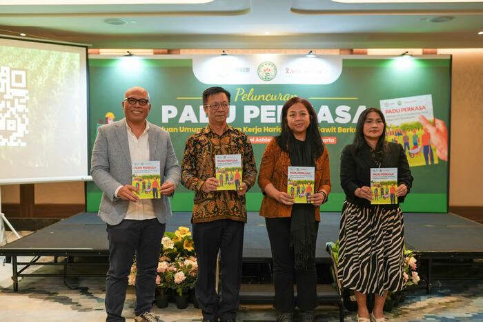 GAPKI, Earthworm Foundation, dan JAPBUSI Berkolaborasi Meluncurkan Panduan Umum Perjanjian Kerja Harian untuk Kelapa Sawit Berkelanjutan
