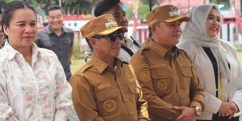 Heriyus-Rahmanto Disambut Meriah di Bandara Dirung