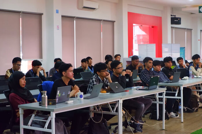 Indigo dan Komunitas Google Developer Kampus Universitas Negeri Makasar Perkuat Skill UI Developer Lewat Workshop