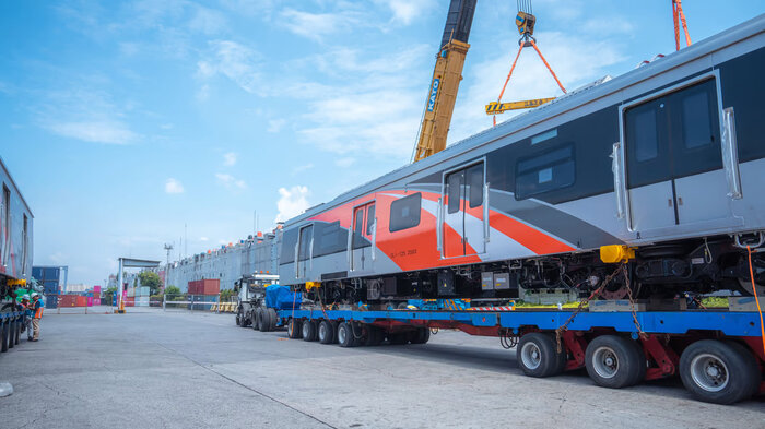 Pelindo Solusi Logistik Layani Kedatangan dan Mobilisasi 24 Gerbong KRL