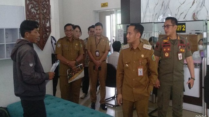 Sidak ke Disdukcapil, Wali Kota Fairid Pastikan Layanan Cepat dan Bebas Pungli