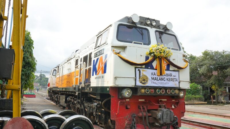 KAI Daop 8 Bersama Komunitas Railfans Malang Raya Peringati 15 Tahun beroperasinya KA Malabar Dan Berdirinya Komunitas Tersebut