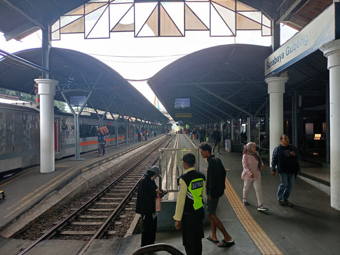 212.734 Penumpang Gunakan KA Selama Long Weekend Hari Raya Waisak di Daop 8 Surabaya