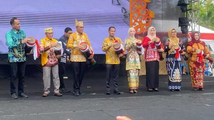 Festival Palangka Raya 2025 Resmi Dibuka, Fairid Naparin Tegaskan Komitmen Lestarikan Budaya Lokal