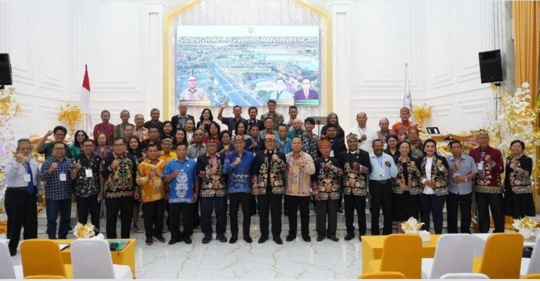 Leonard S Ampung Buka Sidang Majelis II dan Seminar Oikumene-Kebangsaan PGI Wilayah Kalteng