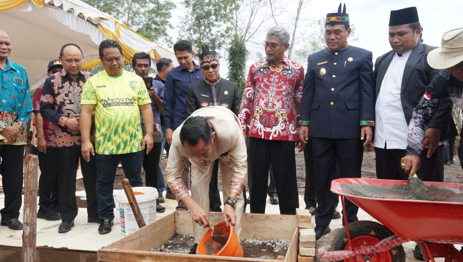 Wali Kota Letakkan Batu Pertama SDN Kalibata, Prioritaskan Pendidikan Anak Palangka Raya