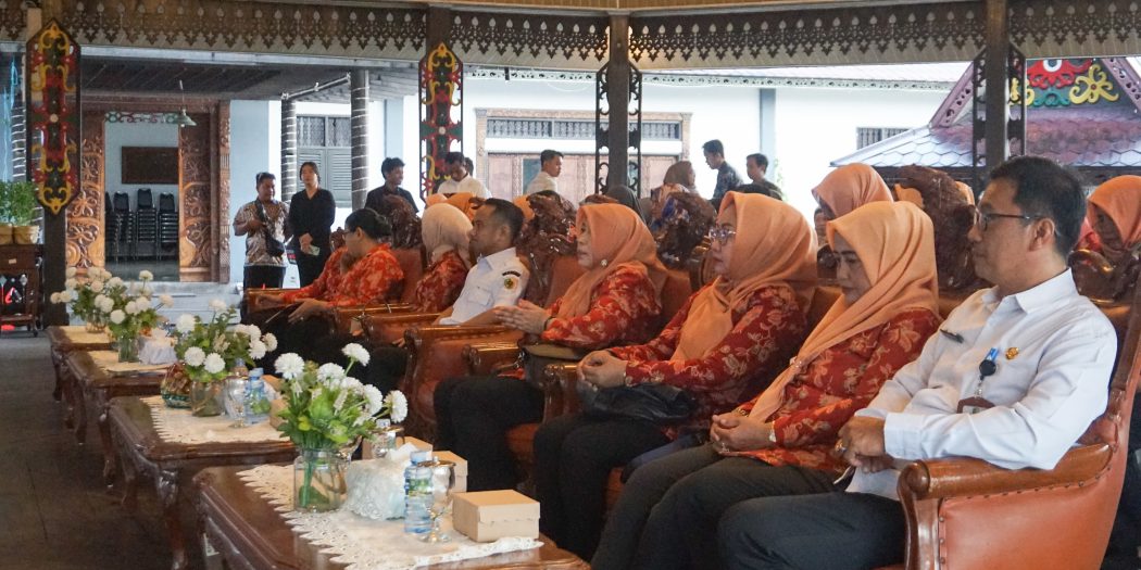 Tekan Inflasi, Pemko Palangka Raya Salurkan 2.500 Bibit Cabai ke Kelompok Wanita Tani