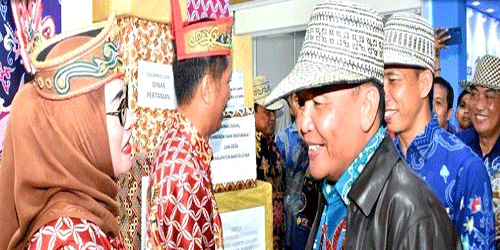 Kunjungi Stand Barito Utara, Gubernur Kalteng Dukung Pengembangan Produk Lokal