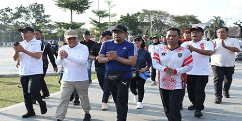 Joging Sore di Bundaran Besar: Gubernur Agustiar Sabran Tunjukkan Komitmen Bangun RTH Inklusif dan Sehatkan Warga