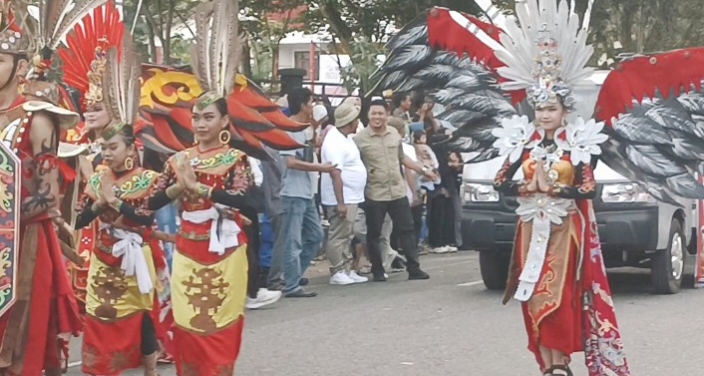 Meriahnya Pawai Budaya 2025 di Kapuas