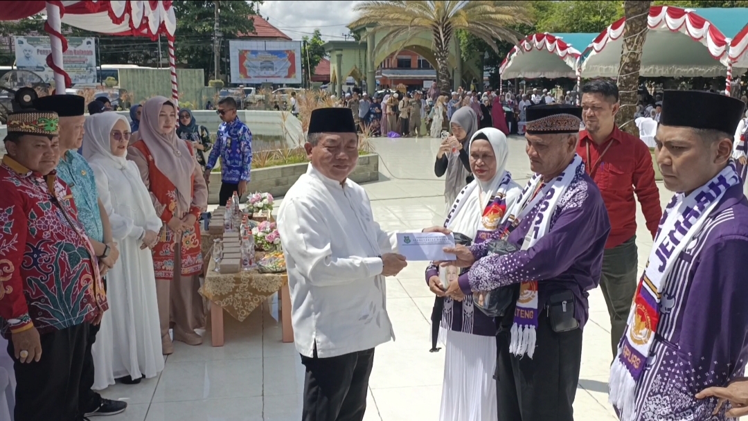 Ratusan Jamaah Calon Haji Kapuas Diberangkatkan ke Embarkasi Banjarmasin