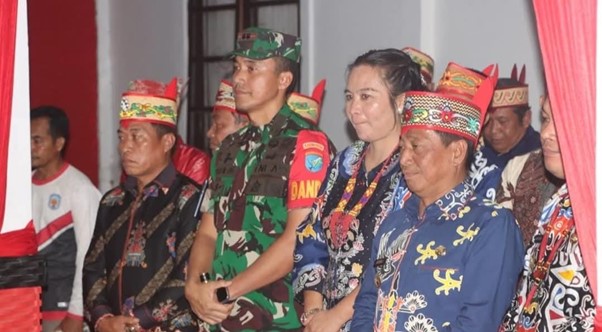 Potong Pantan dan Tarian Dayak Sambut Kapolres Baru Murung Raya