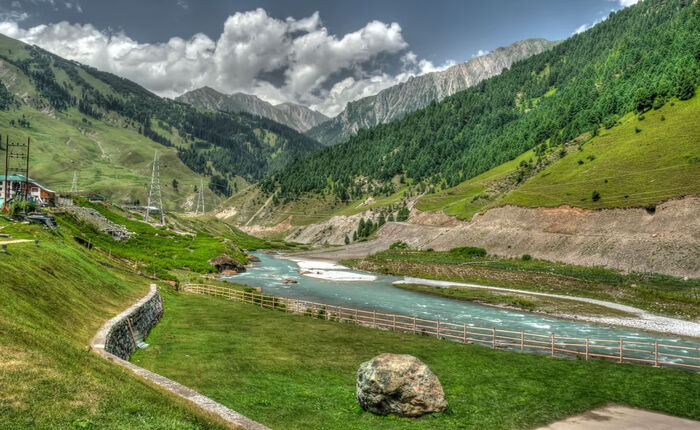 Kashmir: Lembah Indah yang Mengisahkan Luka Warga Sipil