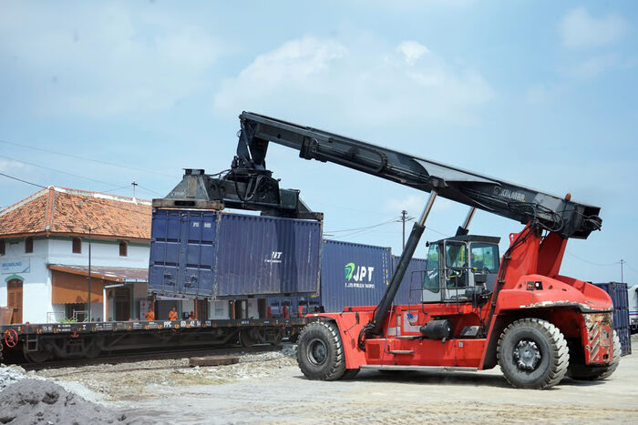 Kinerja Angkutan Barang Terus Melaju, KAI Daop 4 Semarang Catat Pertumbuhan Signifikan Hingga April 2025