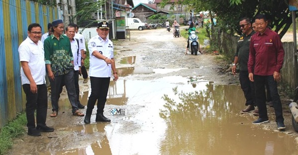 Tahun Ini Pemkab Murung Raya Perbaiki Jalan di Kelurahan Muara Laung