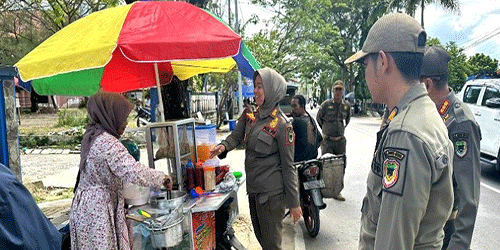 Satpol PP Barito Utara Rutin Lakukan Patroli Penertiban PKL di Jalur Protokol