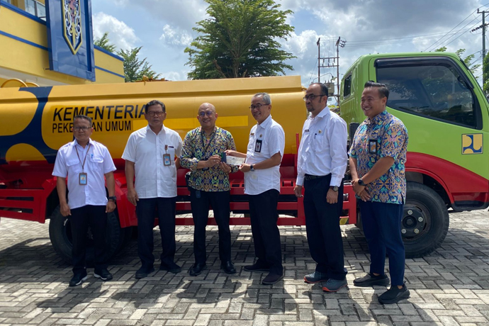 Hadapi Bencana, Pemko Palangka Raya Terima Bantuan Tangki Air dari BPPW
