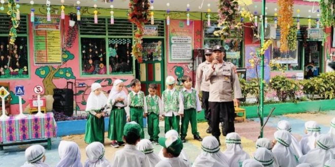 Police Goes to School: Anak-Anak RA Muslimat NU Belajar Tertib Lalu Lintas