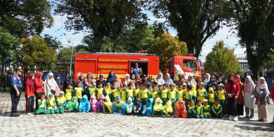 Siaga Sejak Dini, DPKP Palangka Raya Latih Murid TK Hadapi Bahaya Kebakaran