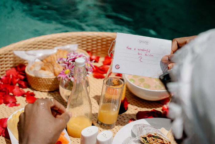 Floating Breakfast ala Grazie Bali: Sensasi Sarapan Terapung yang Instagramable dan Tak Terlupakan