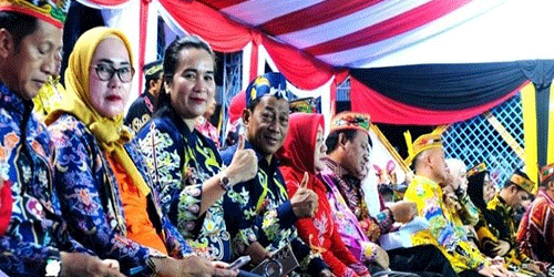 Bupati bersama Ketua TP PKK Murung Raya Ikuti Penutupan FBIM di Palangka Raya