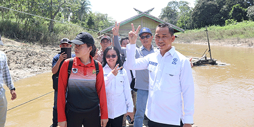 H Jimmy-Inri Blusukan ke Desa Pedalaman, Disambut Antusias Warga