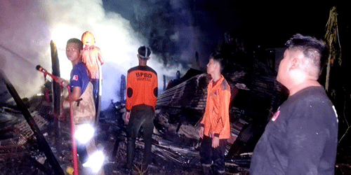 Dini Hari, Kebakaran Hanguskan Empat Rumah dan Tiga Kendaraan di Cempaka Putih Muara Teweh