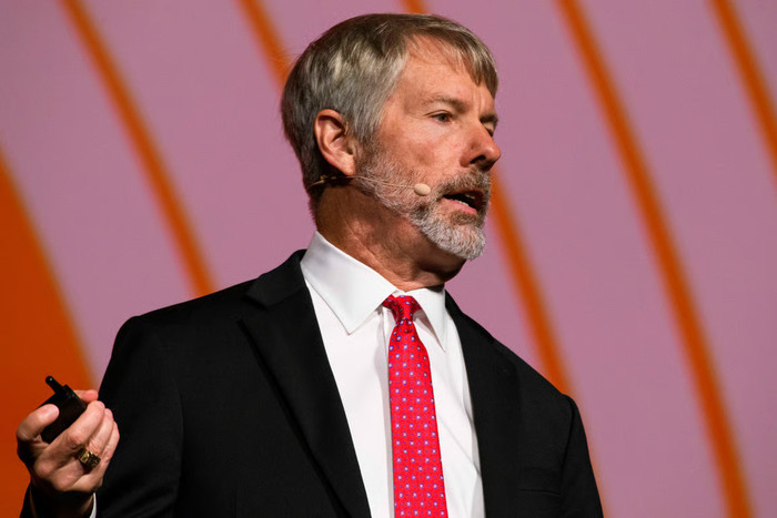 MicroStrategy Akan Borong Bitcoin Lagi? Michael Saylor Buka Suara!