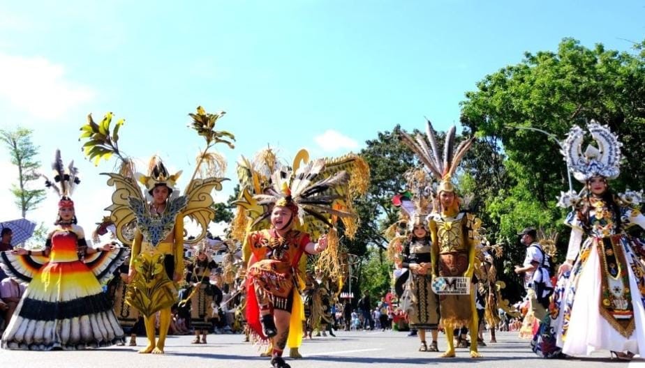 Murung Raya Ikut Meriahkan Karnaval Budaya Festival Budaya Isen Mulang “Tamingan Haweh Nukan”