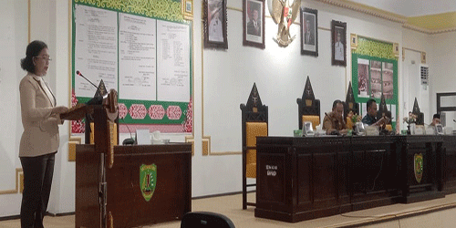Enam Fraksi DPRD Barito Timur Terima Raperda RPJMD 2025-2029 untuk Dibahas