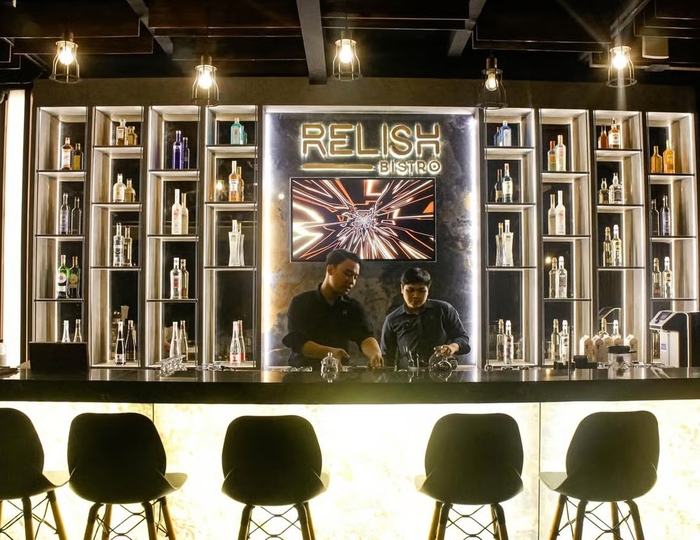 Relish Bistro Luncurkan “Relish Bar” Destinasi Sosial Terbaru di Kota, Hadirkan Koktail, Suasana Seru, dan Poolside Parties
