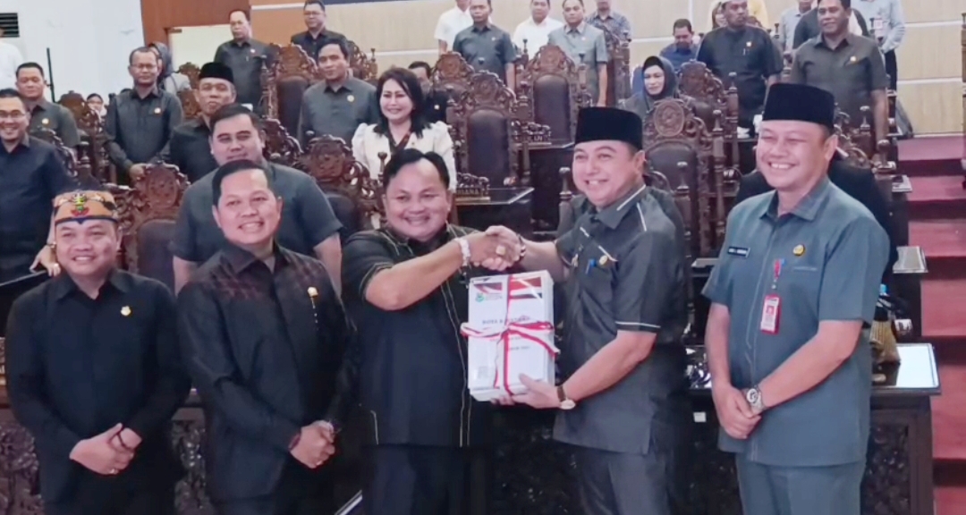 Pemda Kapuas Sampaikan Raperda Perubahan APBD 2025 Dalam Rapat Paripurna DPRD