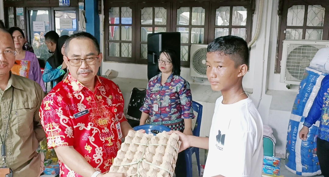 Pemkab Kapuas Salurkan Bantuan Sosial Atensi dari Kemensos RI