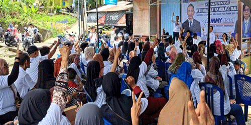 Ratusan Warga Padati Kampanye Dialogis Paslon 02 Jimmy-Inri di Jalan Keladan Muara Teweh