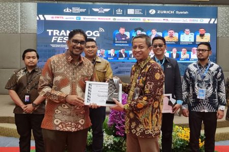 Dukung Pendidikan Logistik, KAI Logistik Raih Penghargaan Translog Fest 2025