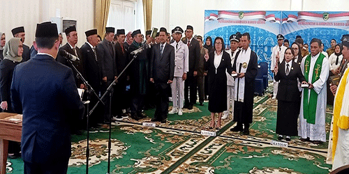 Pj Bupati Indra Gunawan Lantik 10 Pejabat Barito Utara, 1 PAW Kepala Desa dan 8 PAW BPD