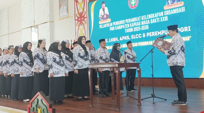 Pengurus Perangkat Organisasi PGRI Kapuas Resmi Dilantik