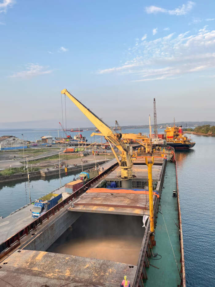 Dukung Ekspor Pertanian, Pelindo Multi Terminal Lepas 6.000 Ton Jagung Sumbawa ke Filipina