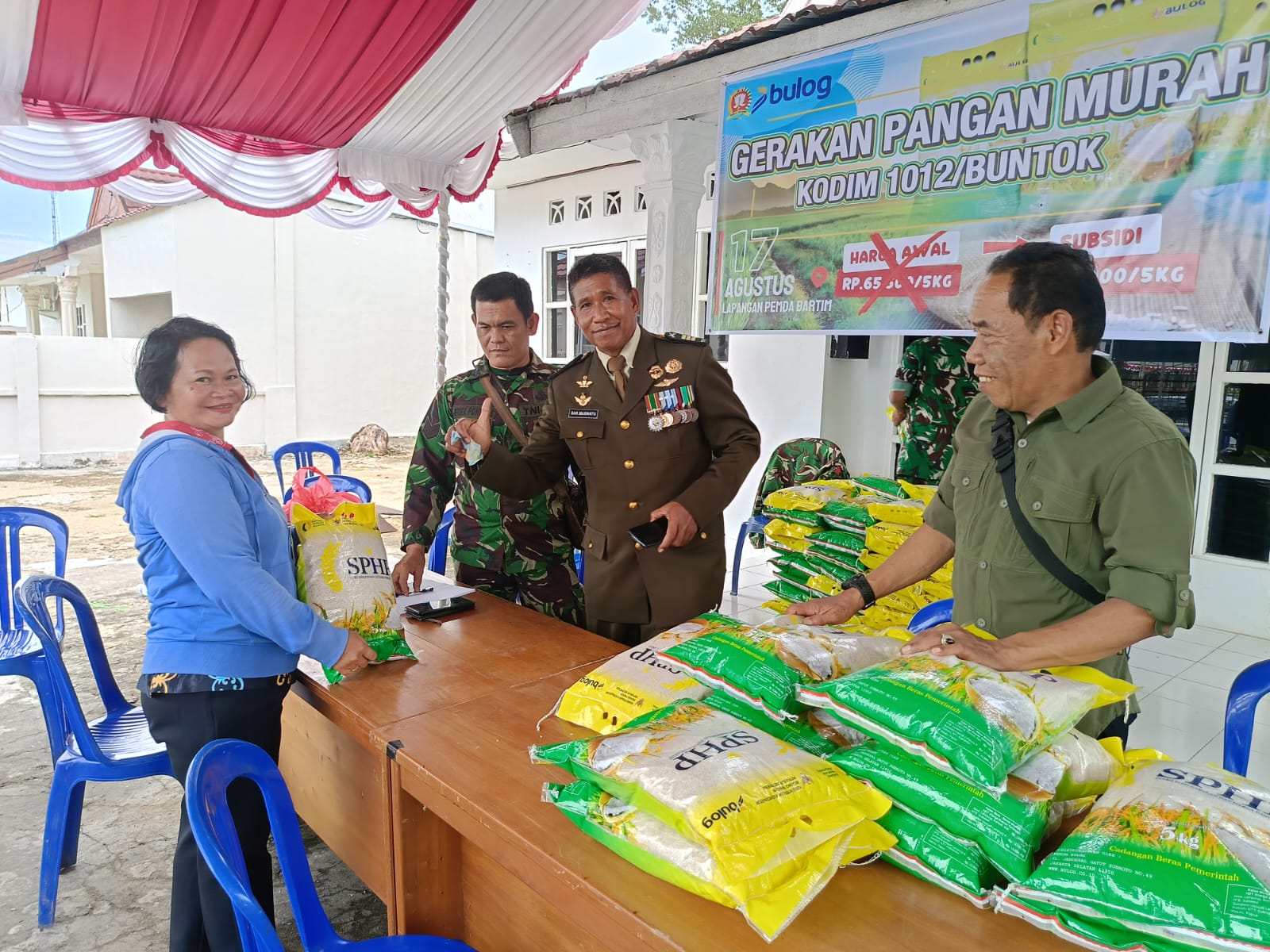 Beras Rp50 Ribu Ludes Diserbu Warga: Kodim 1012 Buntok Hadirkan Pangan Terjangkau