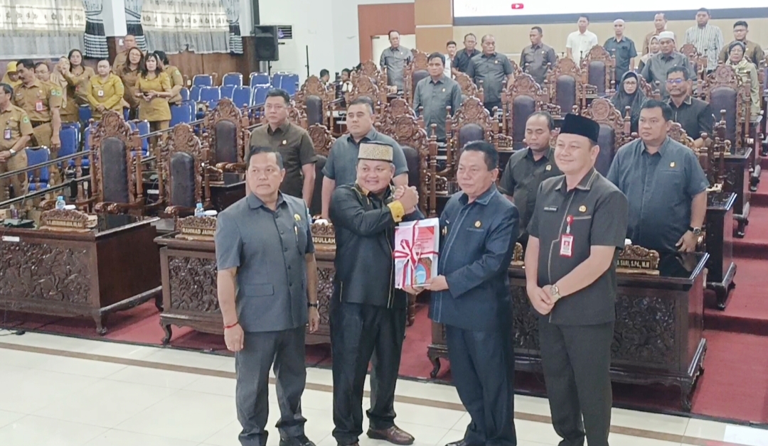 Pemkab Kapuas Sampaikan Rancangan Akhir RPJMD 2025-2029 ke DPRD