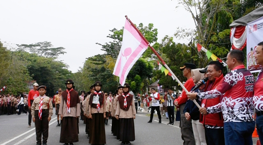 Bupati Kapuas Lepas Lomba Gerak Jalan Pramuka