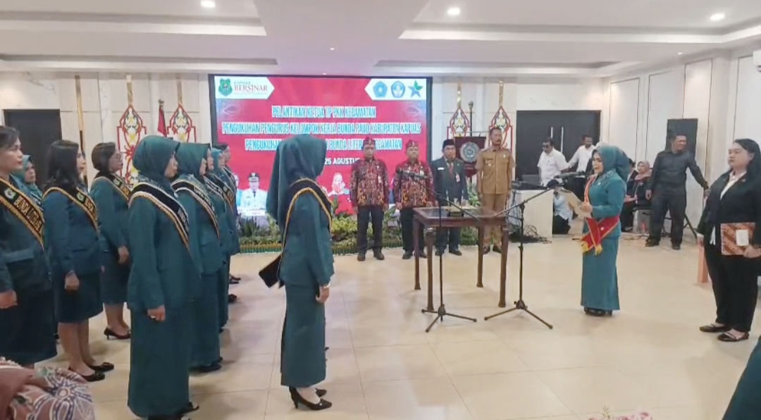 Ketua TP PKK Kapuas Lantik Ketua PKK Kecamatan, Bunda PAUD dan Bunda Literasi