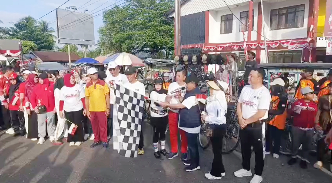 PWI dan Pemkab Kapuas Gelar Jalan Sehat Merdeka Meriahkan HUT ke-80 RI