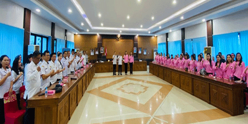 Pj Sekda Misnohartaku Lepas Kontingen Paduan Suara DWP Barito Timur