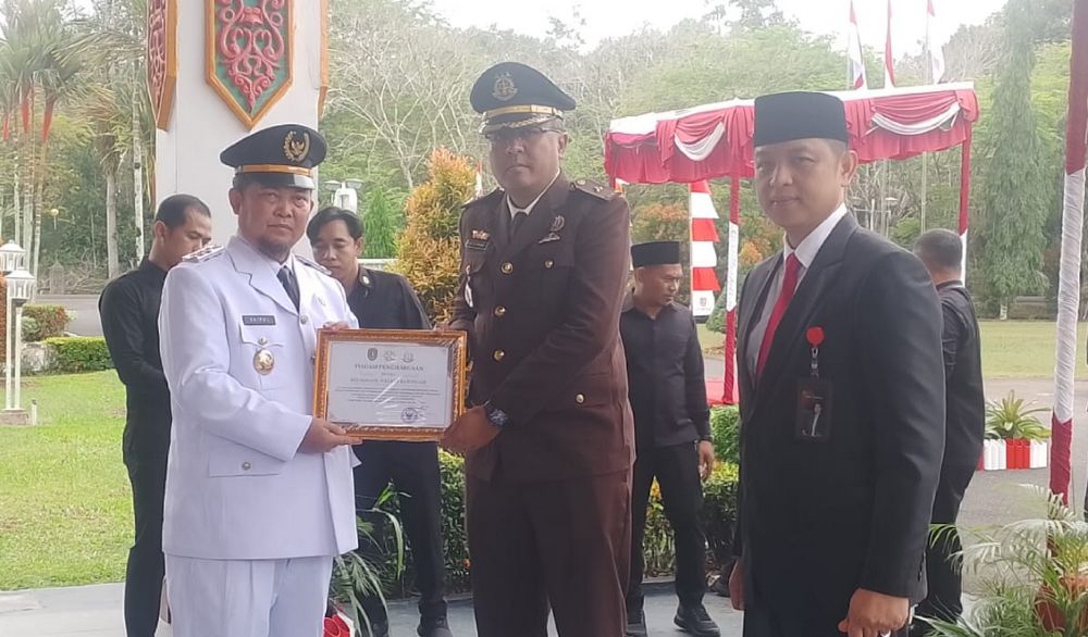 Dana BOKB Dikelola Transparan, Kejari dan Bank Kalteng Terima Penghargaan