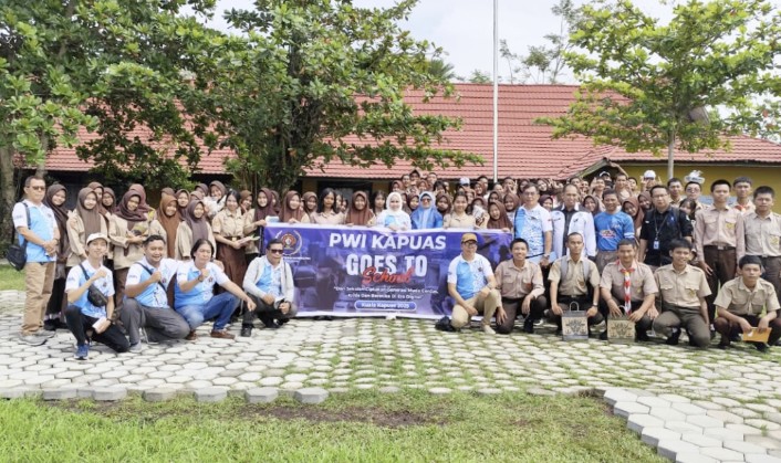 PWI Kapuas Gelar “Goes To School” di SMKN 1 Kuala Kapuas