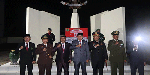 Bupati M Yamin Pimpin Renungan Suci di TMP Bumi Aria Tundang